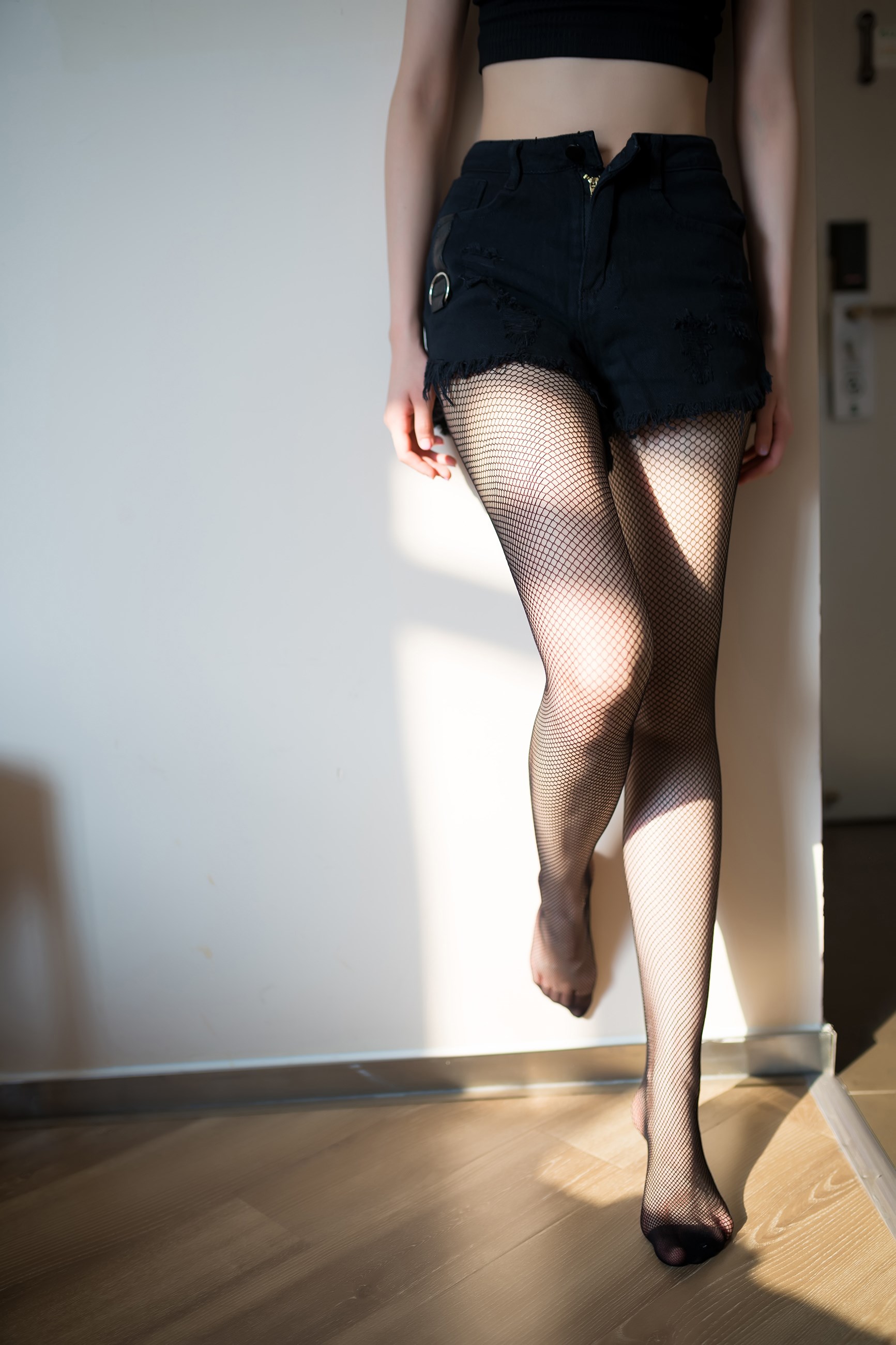 【麻豆app官网】情感低吟直击全程特辑：捕捉论坛中那句低语“只愿与你共舞”的秘密如何在暗夜中化作全网网友追逐的浪漫宣言